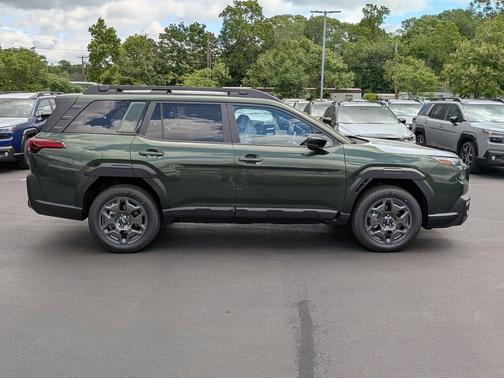 Deep Emerald Green Pearl 2026 Subaru Outback Premium