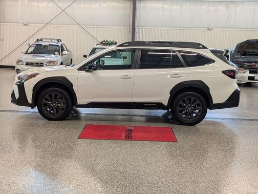 Crystal White Pearl 2025 Subaru Outback Onyx Edition