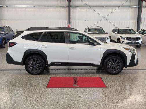 Crystal White Pearl 2025 Subaru Outback Onyx Edition