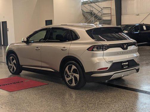 2023 VinFast VF 8 Eco