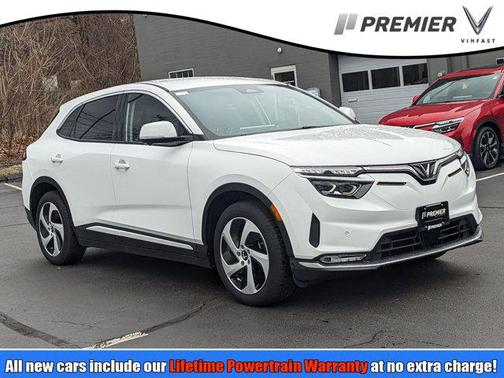 2025 VinFast VF 8 Eco