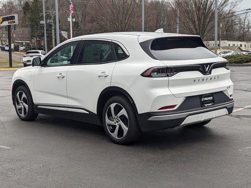 2025 VinFast VF 8 Eco