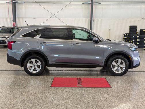 Everlasting Silver 2023 Kia Sorento LX