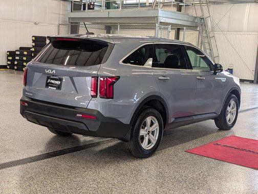 Everlasting Silver 2023 Kia Sorento LX