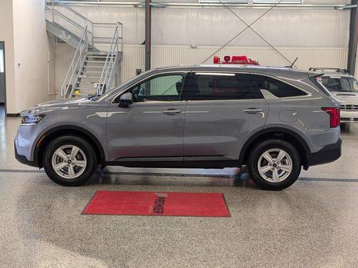Everlasting Silver 2023 Kia Sorento LX