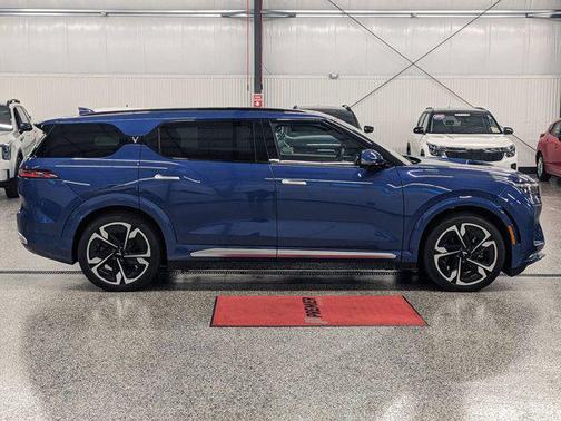 2024 VinFast VF 9 Plus