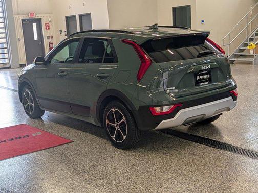 Cityscape Green 2023 Kia Niro EX