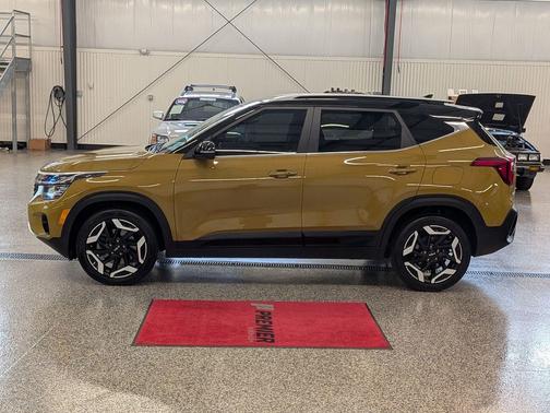 Valais Green/Black Roof 2024 Kia Seltos SX Turbo