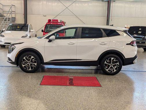 Glacial White Pearl 2023 Kia Sportage EX