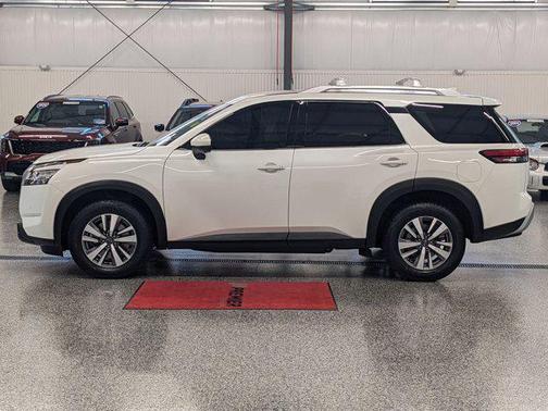 2023 Nissan Pathfinder SL 4WD