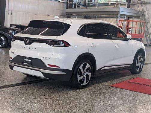 2023 VinFast VF 8 Eco