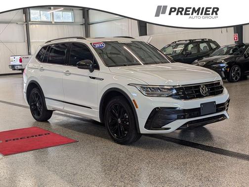 Oryx White Pearl 2022 Volkswagen Tiguan 2.0T SE R-Line Black 4MOTION