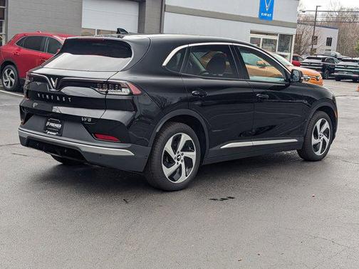 2025 VinFast VF 8 Eco