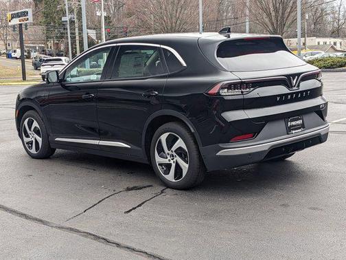 2025 VinFast VF 8 Eco