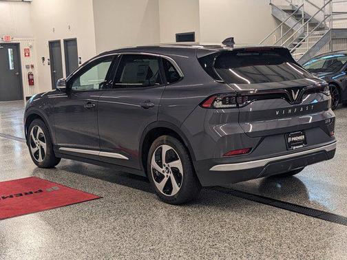 2025 VinFast VF 8 Eco