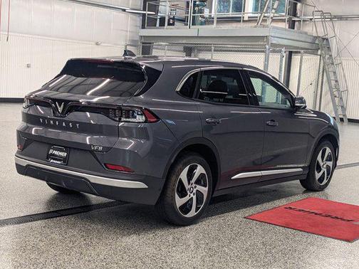 2025 VinFast VF 8 Eco