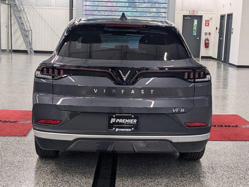 2025 VinFast VF 8 Eco