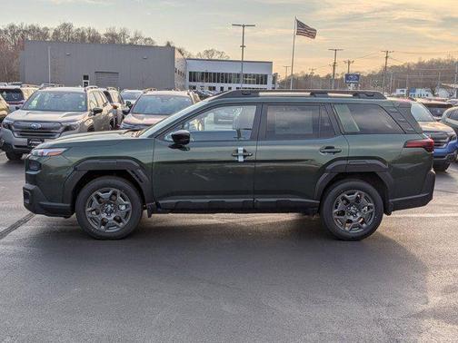 Deep Emerald Green Pearl 2026 Subaru Outback Premium