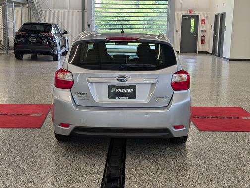 Ice Silver Metallic 2013 Subaru Impreza 2.0i