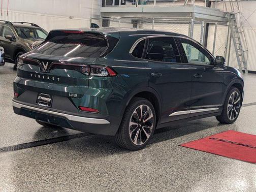 2025 VinFast VF 8 Plus
