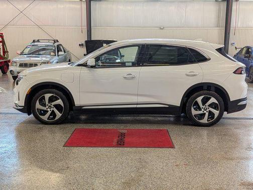 2025 VinFast VF 8 Eco