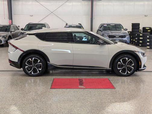 Glacier 2023 Kia EV6 Wind