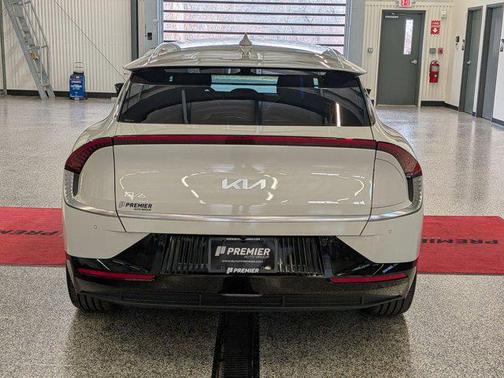 Glacier 2023 Kia EV6 Wind