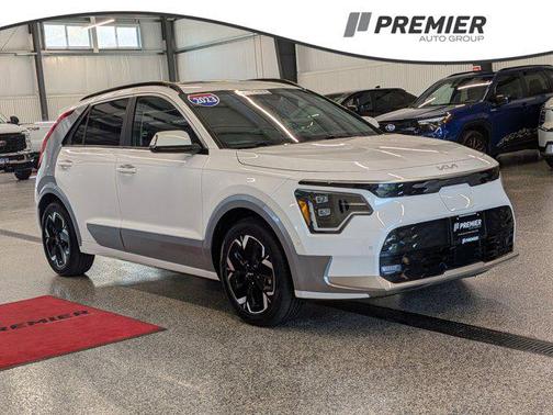 Snow White Pearl 2023 Kia Niro EV Wave