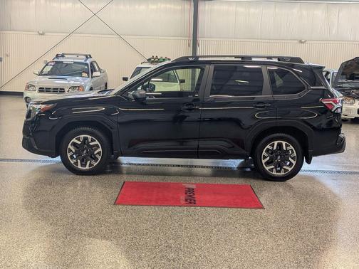 Crystal Black Pearl 2025 Subaru Forester Premium