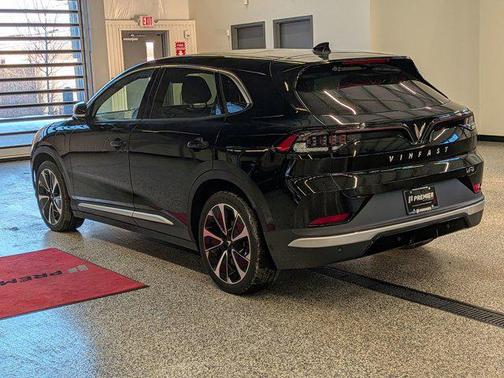 2025 VinFast VF 8 Plus