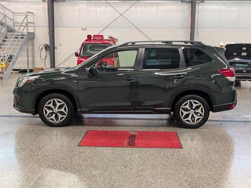 Cascade Green Silica 2023 Subaru Forester Premium