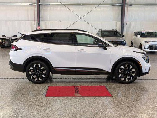 Glacial White Pearl 2023 Kia Sportage X-Line