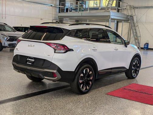 Glacial White Pearl 2023 Kia Sportage X-Line
