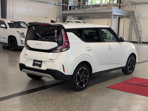 Snow White Pearl 2024 Kia Soul EX
