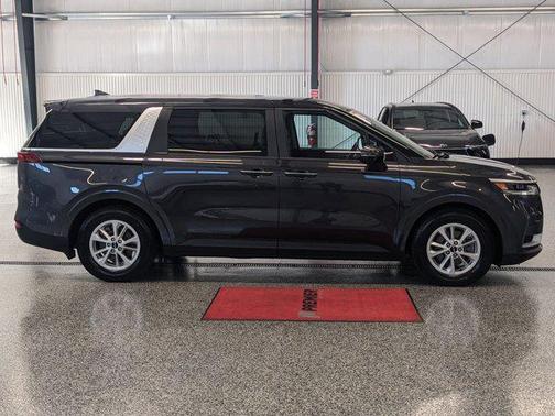 2023 Kia Carnival LX