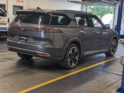 2024 VinFast VF 9 Plus