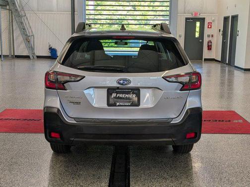 Ice Silver Metallic 2024 Subaru Outback Base