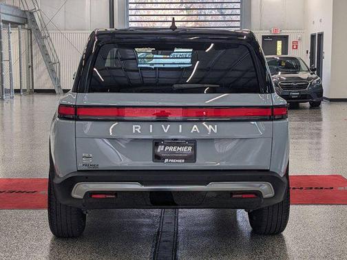 2024 Rivian R1S Adventure