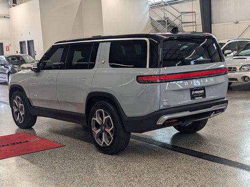 2024 Rivian R1S Adventure
