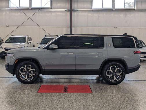 2024 Rivian R1S Adventure