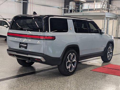 2024 Rivian R1S Adventure
