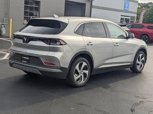 2025 VinFast VF 8 Eco