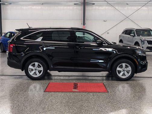 2022 Kia Sorento LX