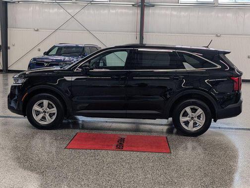 2022 Kia Sorento LX