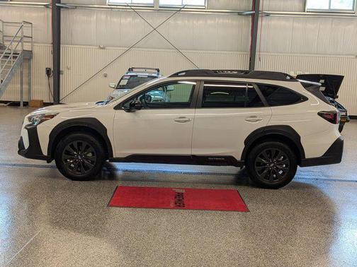 Crystal White Pearl 2025 Subaru Outback Onyx Edition