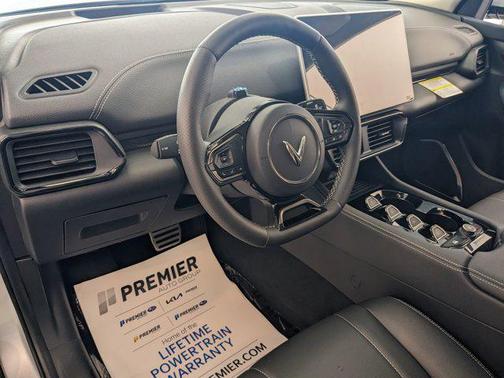 2025 VinFast VF 8 Eco