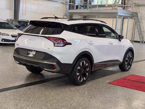 Glacial White Pearl 2023 Kia Sportage X-Line