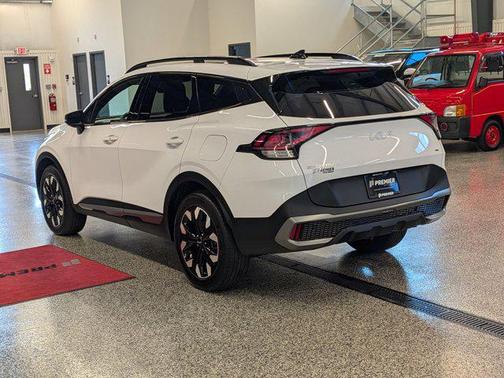 Glacial White Pearl 2023 Kia Sportage X-Line
