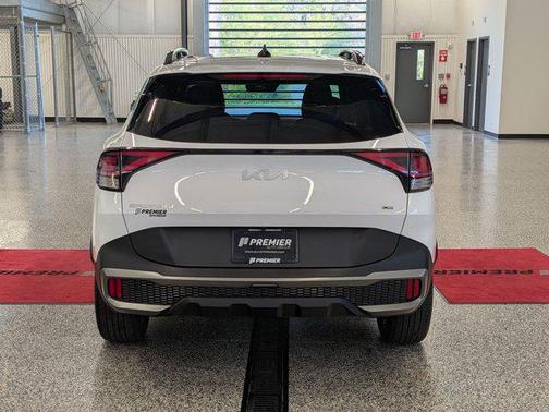 Glacial White Pearl 2023 Kia Sportage X-Line