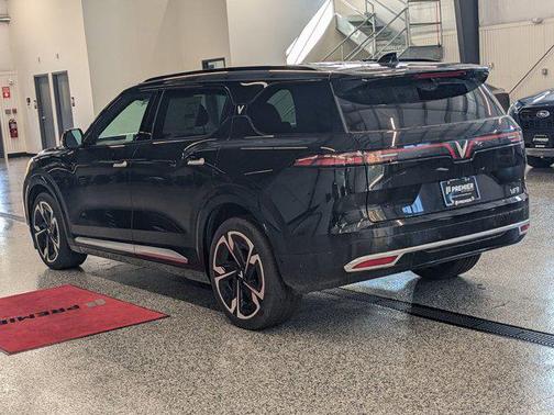 2024 VinFast VF 9 Plus